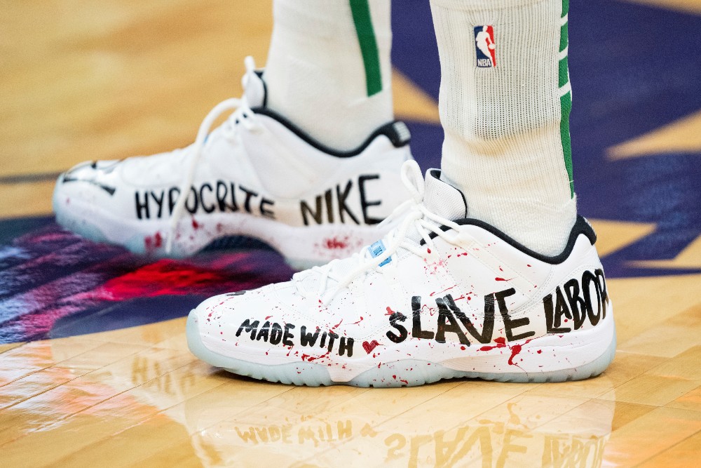 波士顿凯尔特人中心伊斯特·凯特佩戴了